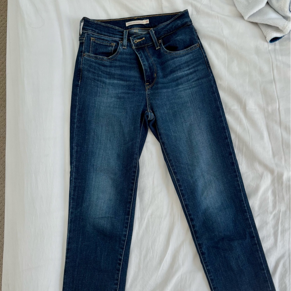 Levi’s 721 dark wash jeans 25